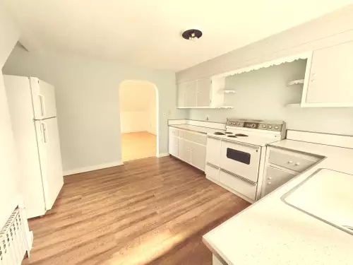 Spacious 2nd-Floor 2-Bed Apartment (Quiet Street