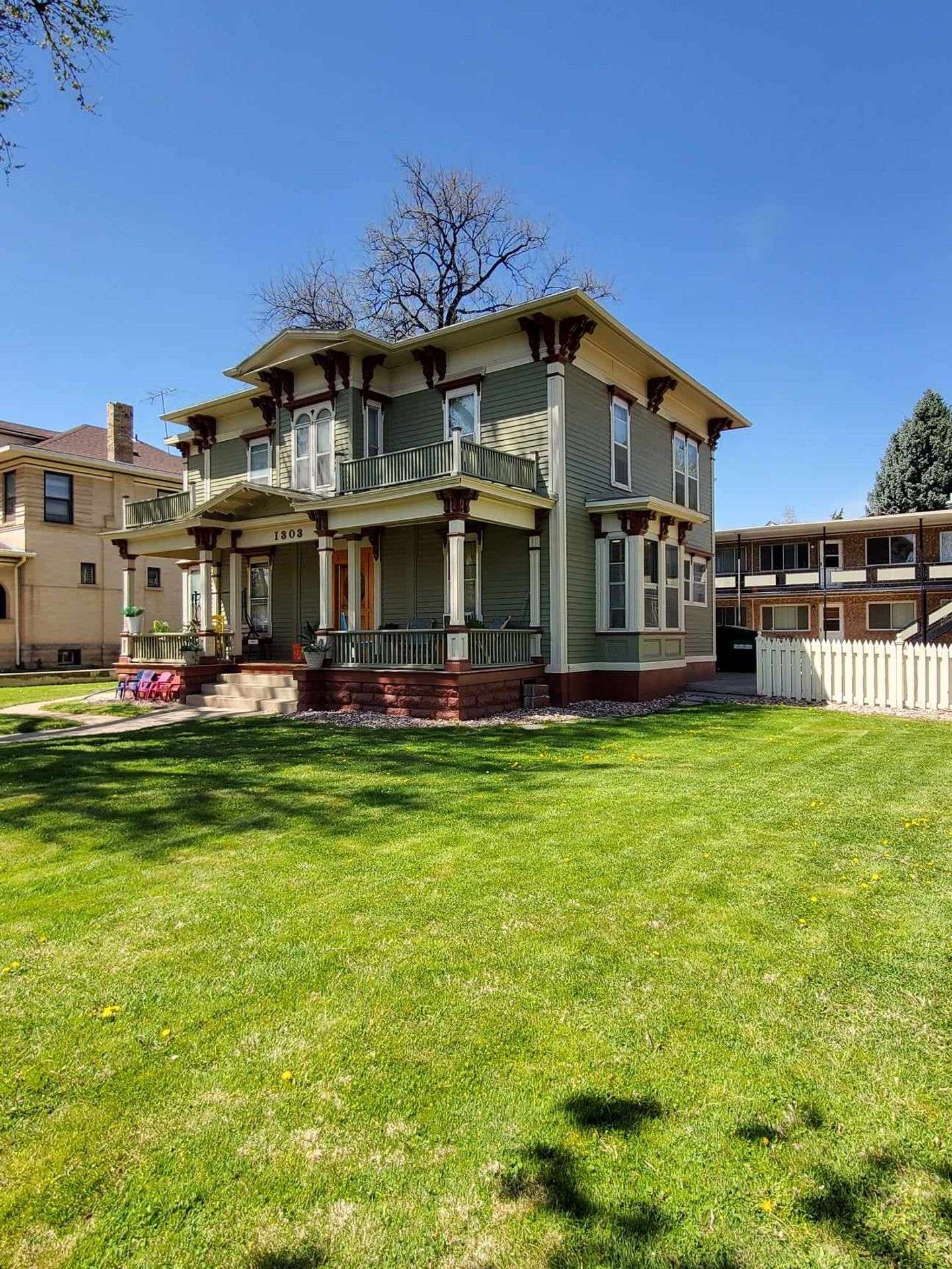 Mead Apartments