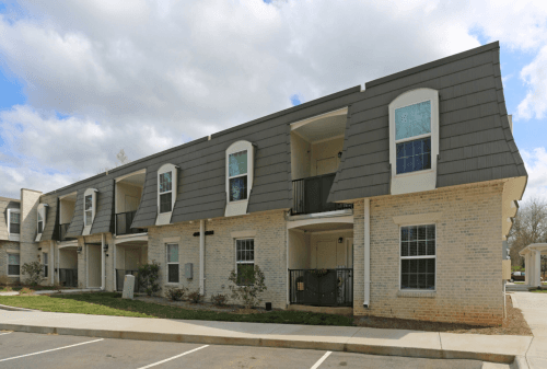 Courtyard Commons - Apartments on West Main