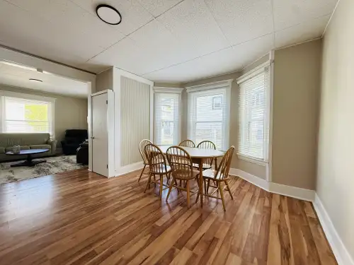 10 Pleasant Street