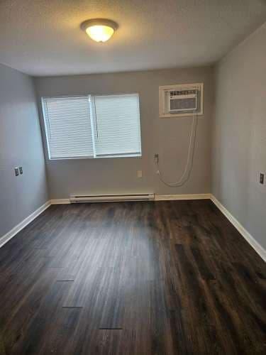 ASHBURN COURT APARTMENTS