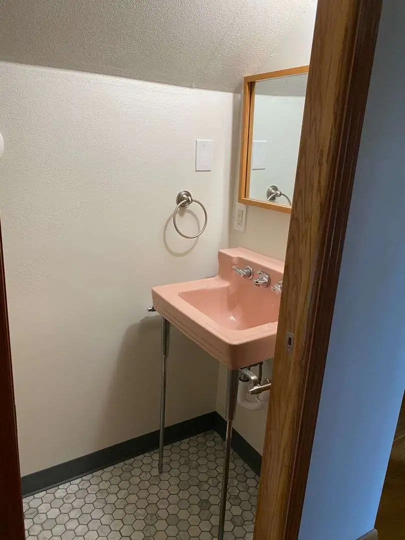 Large 6 Bedroom close to Hamline University - June 2026!