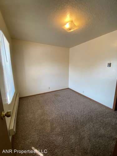 215 W Halliday