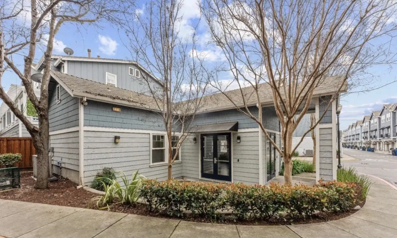 22881 Kingsford Way