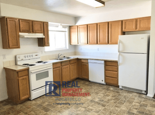1120 E Poplar