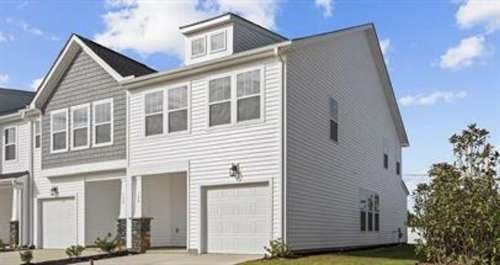 Beautiful 3/2.5 Townhome Move in Ready!