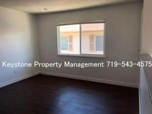 Well Maintained Upstairs Belmont Apartment 2 Bed/1 Bath $1100/$1100