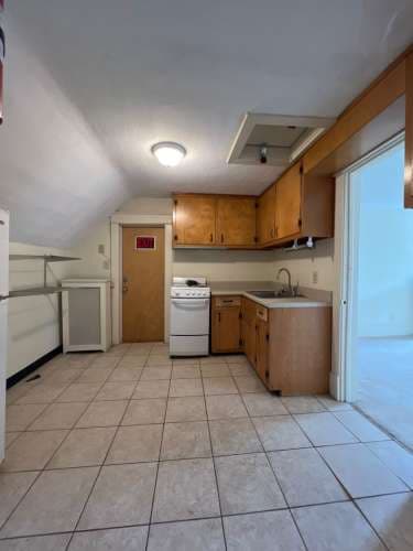 Keystone Apartments 720- 728 W College Ave