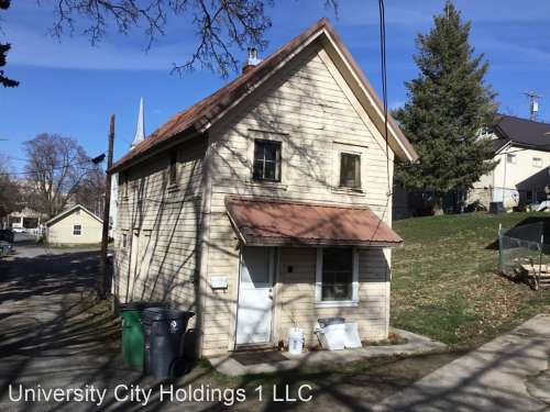 216 E 7th 1/2