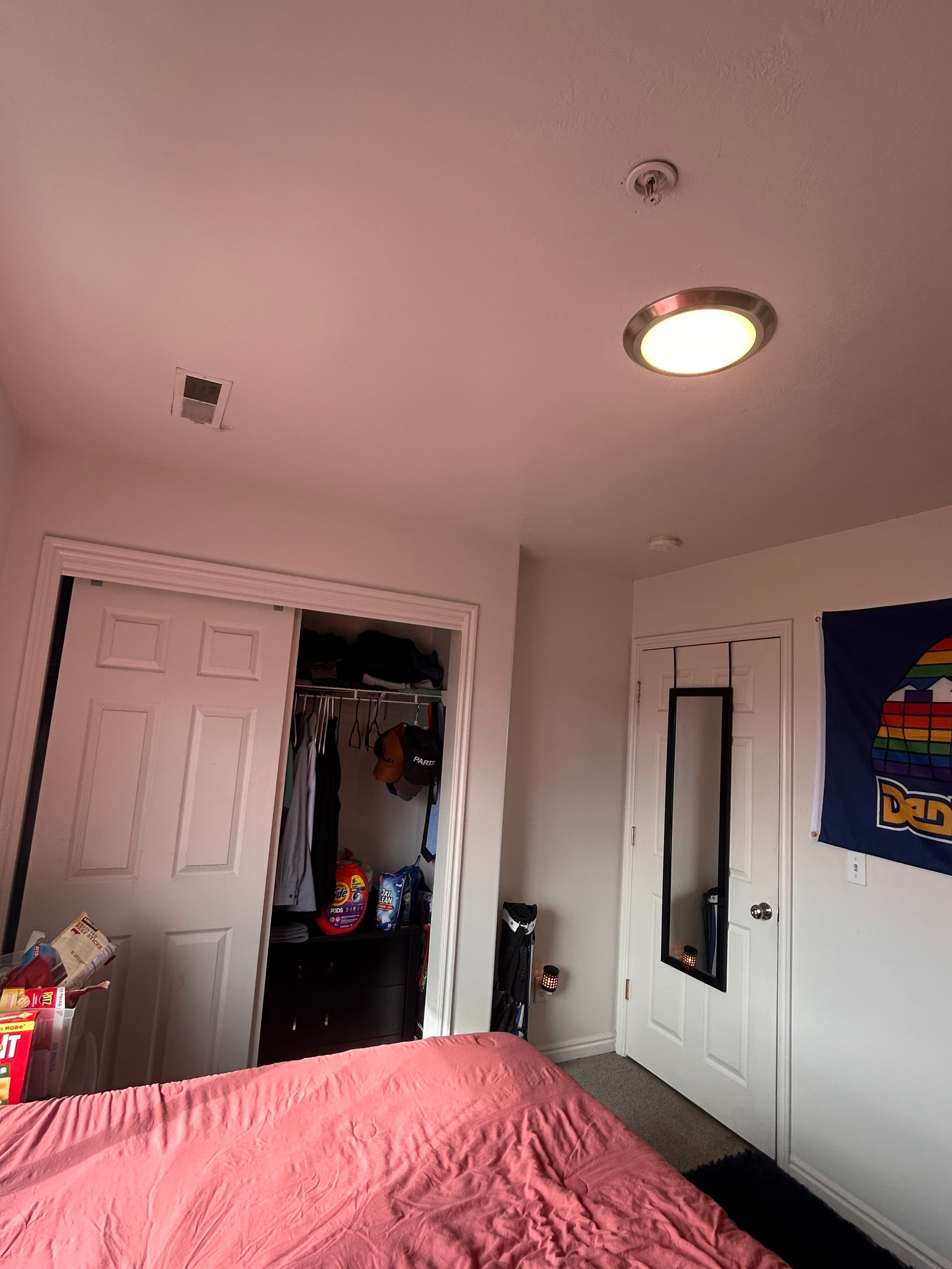 Big private room within walking distance of UVU