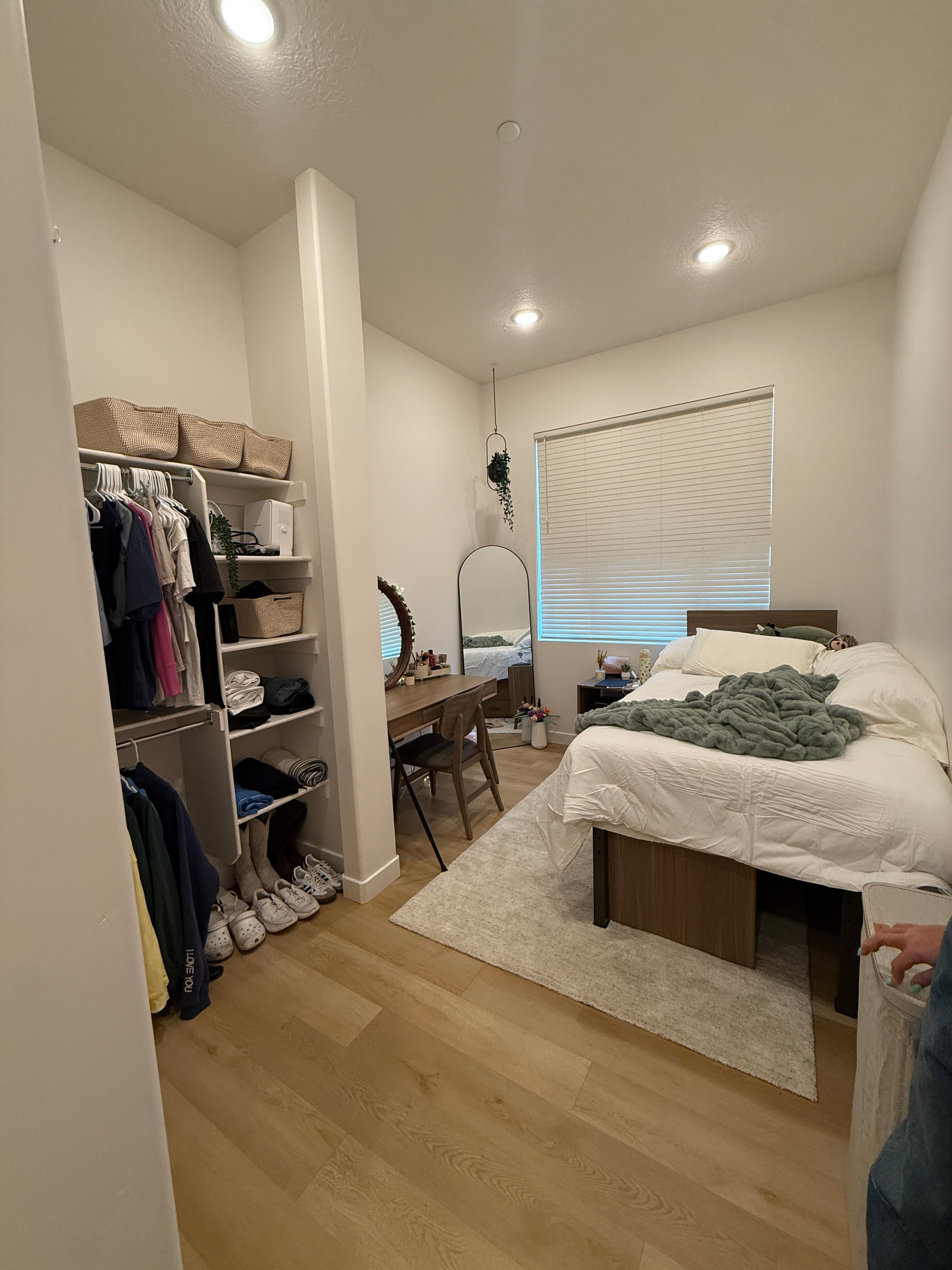 Spacious Beautiful Private Bedroom and Bathroom Apartment