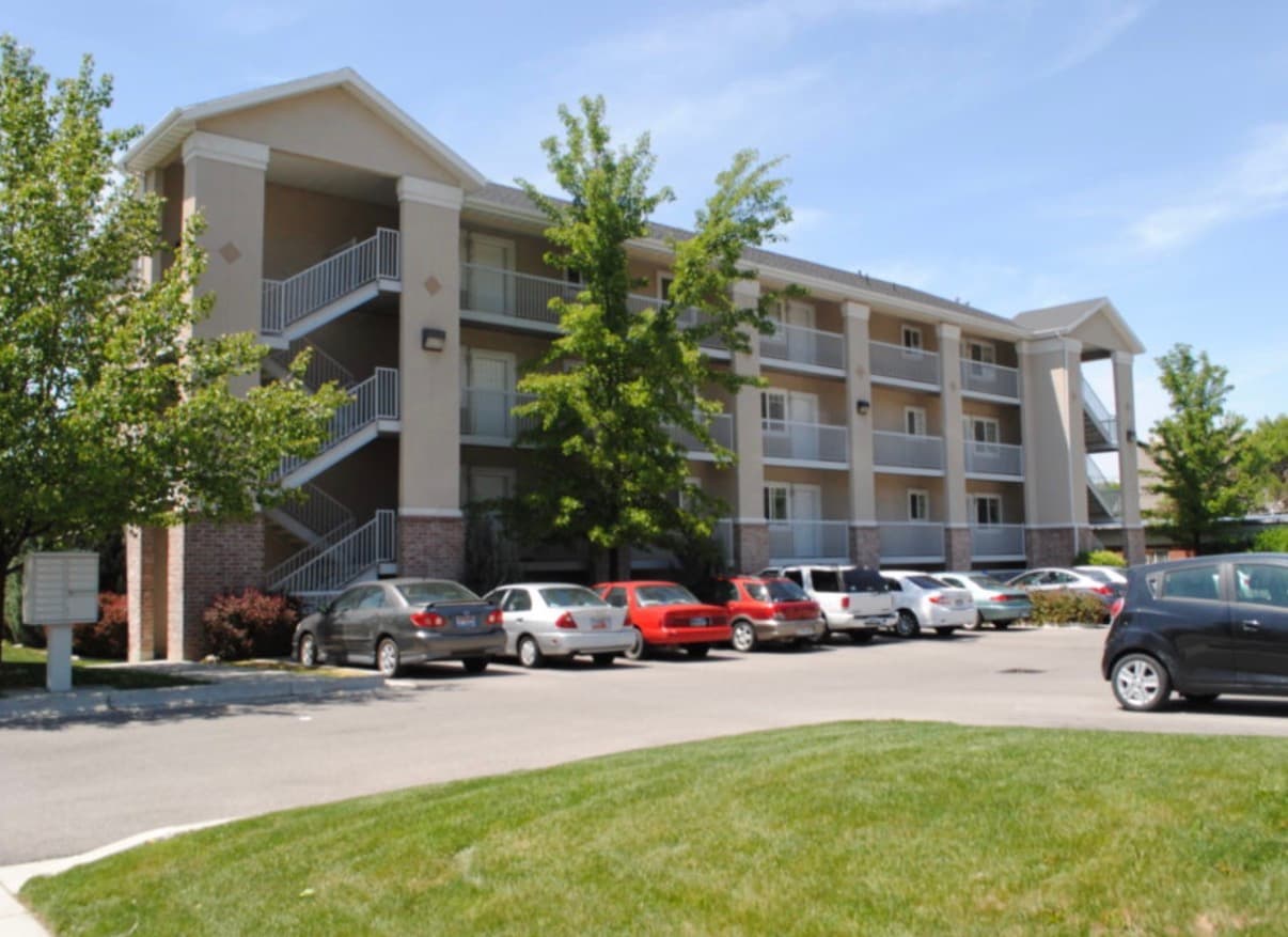 First month rent ! Beautiful Apartment with Private Bedroom