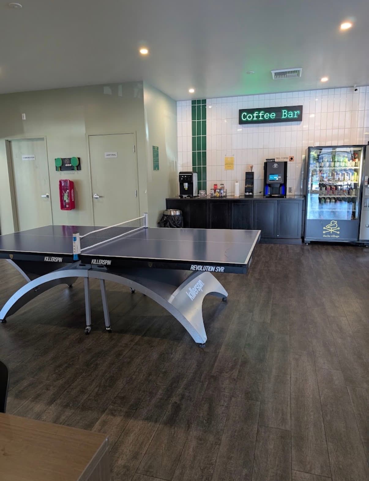 Ducks village room for lease takeover 3 min from campus