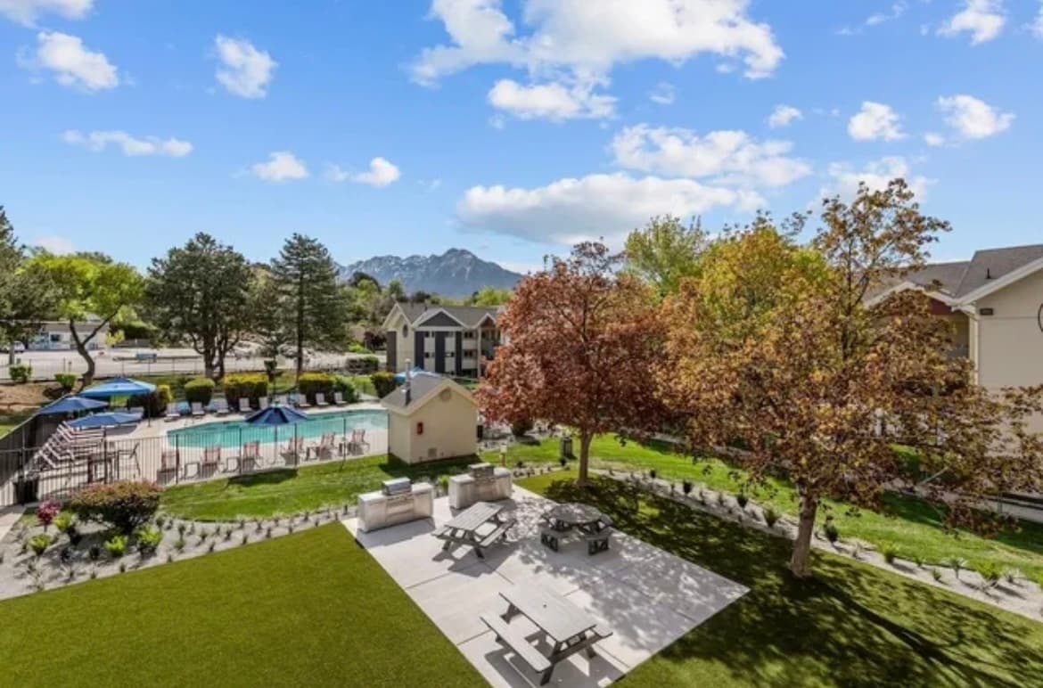 Private room and bath in Millcreek