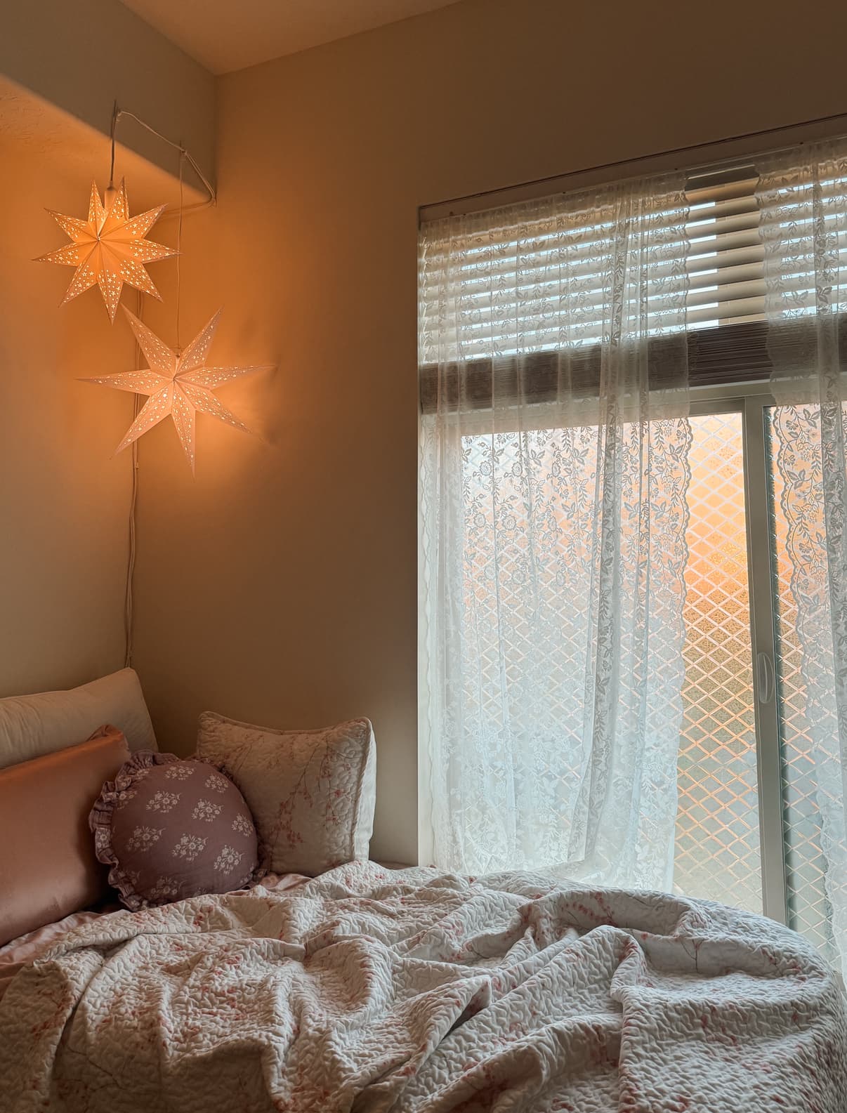 Fully furnished studio apartment! 5 minute walk to campus!!