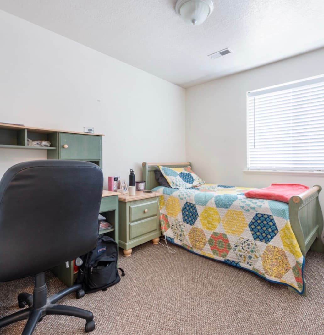 First month rent ! Beautiful Apartment with Private Bedroom