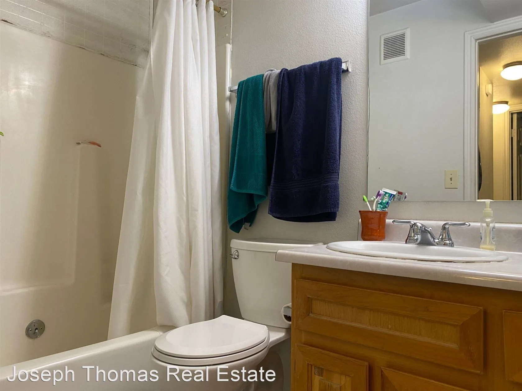 Amazing shared room 5 minutes from campus!
