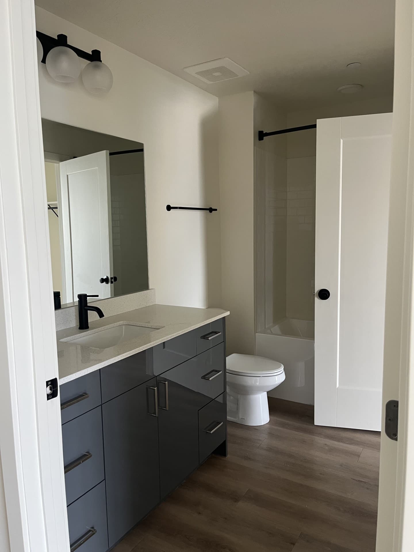 1-Bedroom Apartment Available