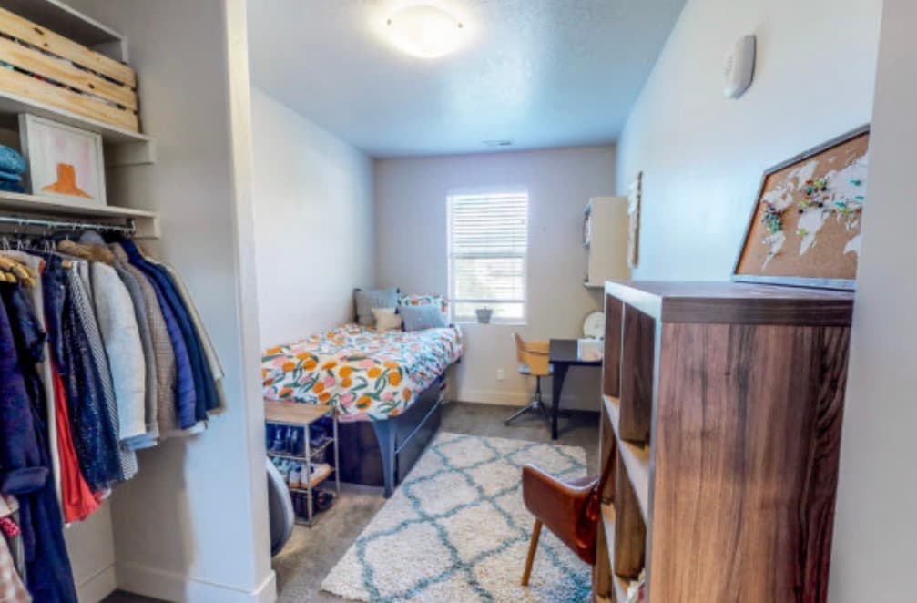 2 PRIVATE ROOMS available close to byu campus