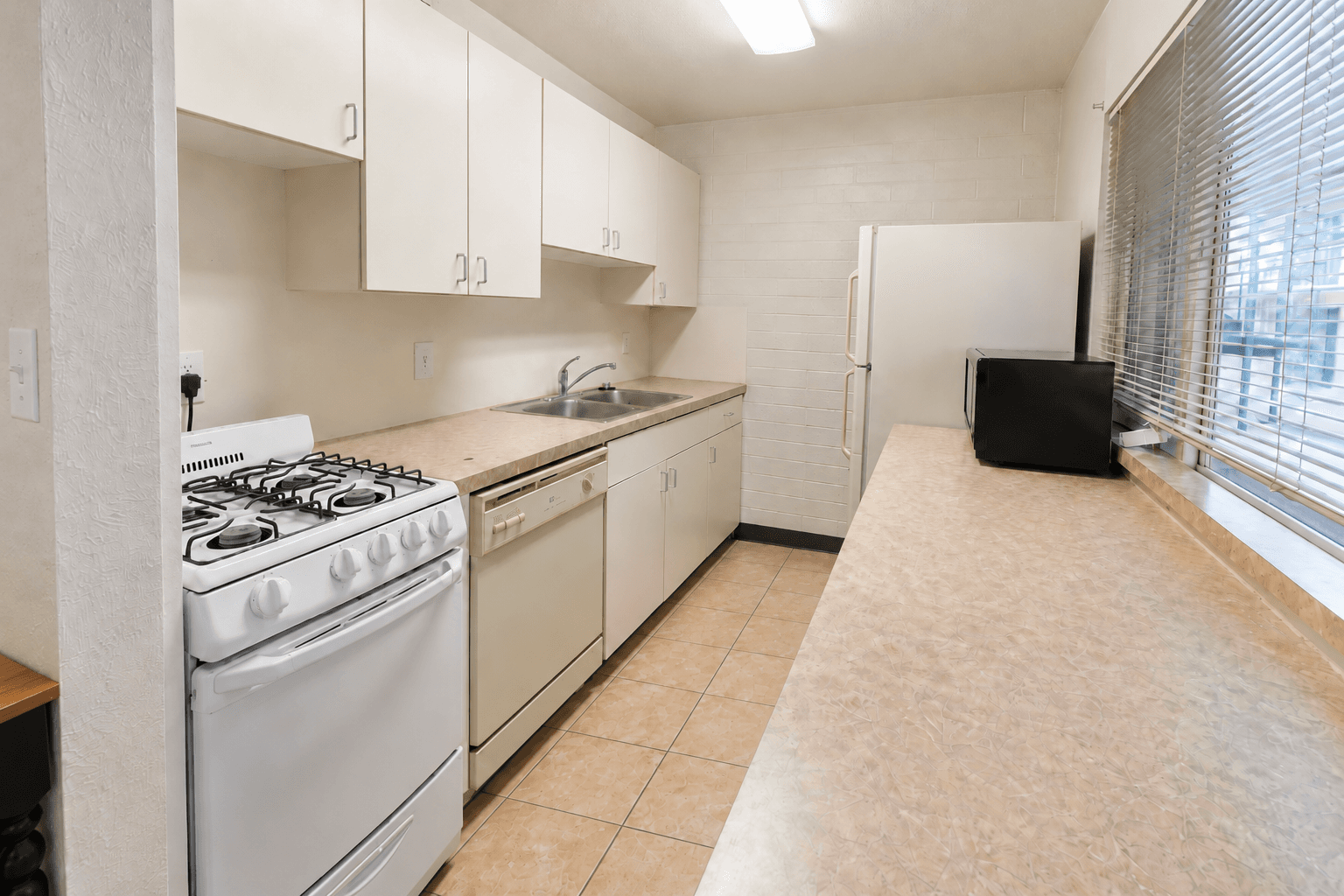 Cinnamon Tree Apartments (Shared) — Lease Takeover Through August 2027