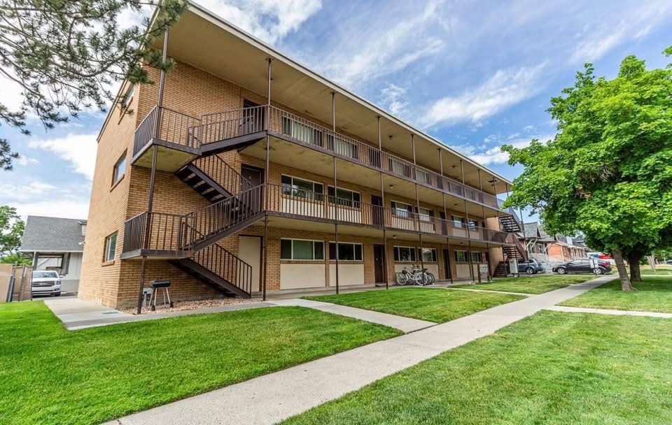 Woman’s Apartment Lease Takeover Available