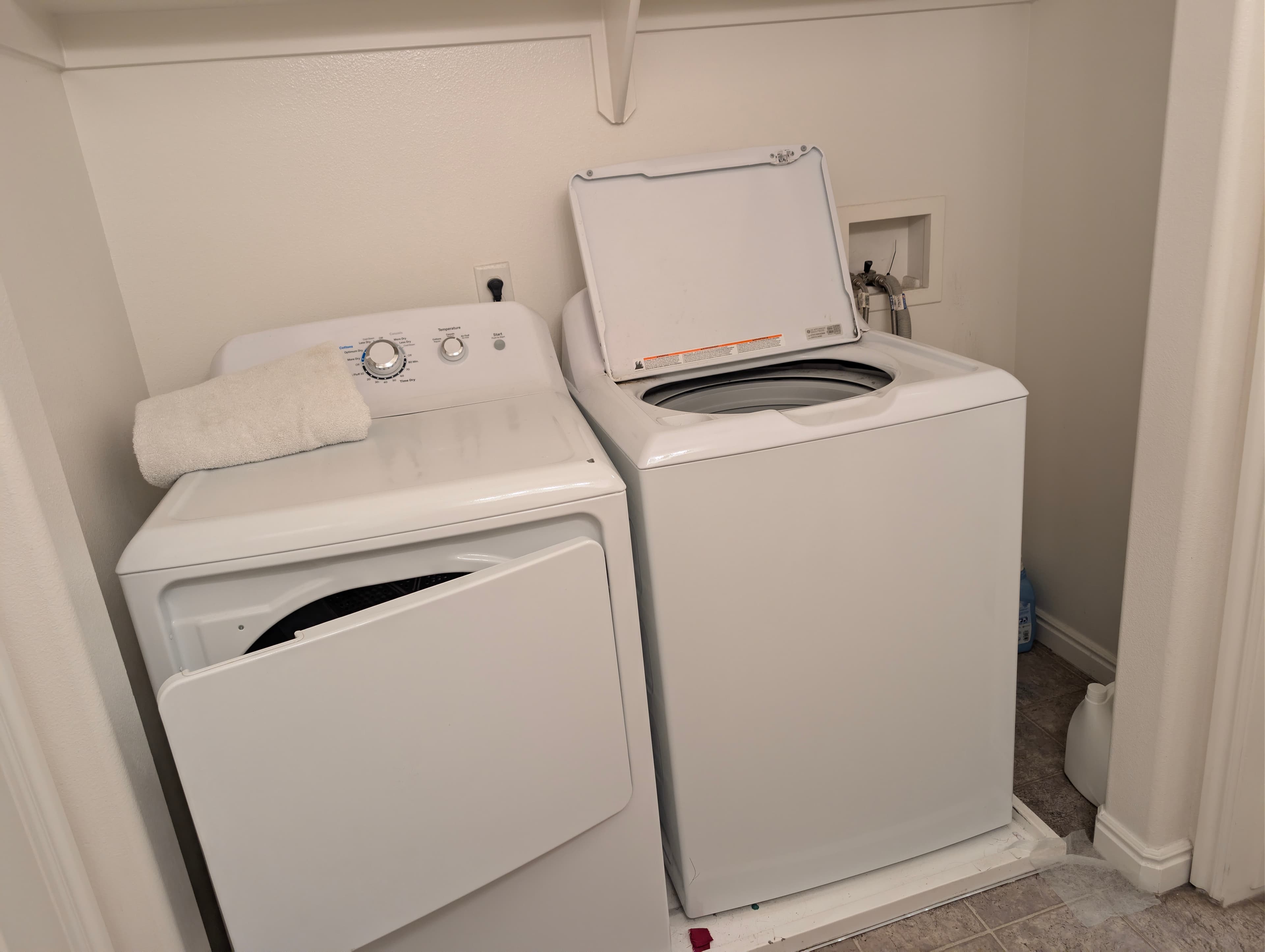 Private room near campus great roommates
