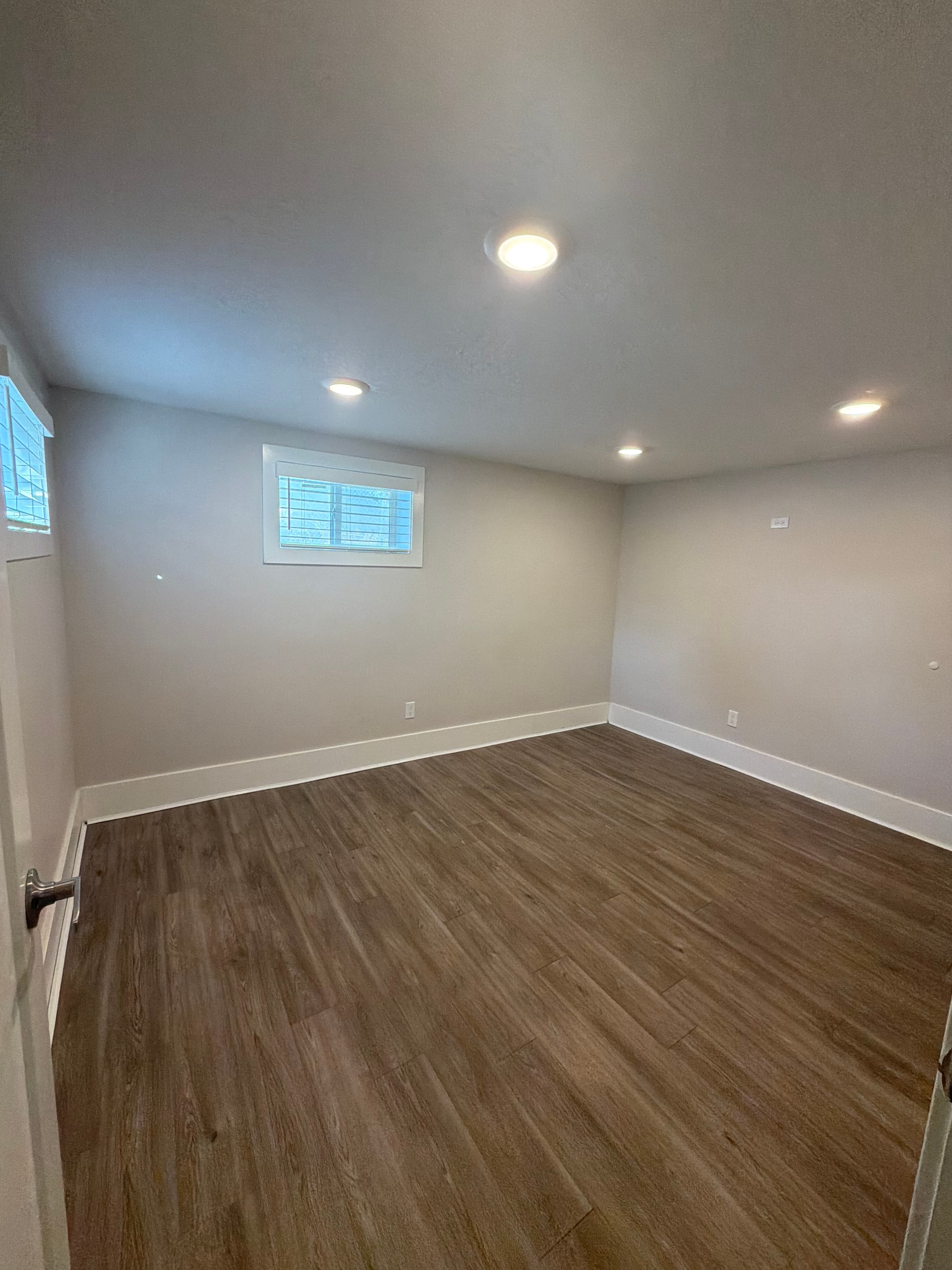 Shared room in a house available immediately!🎀 (both spots open)