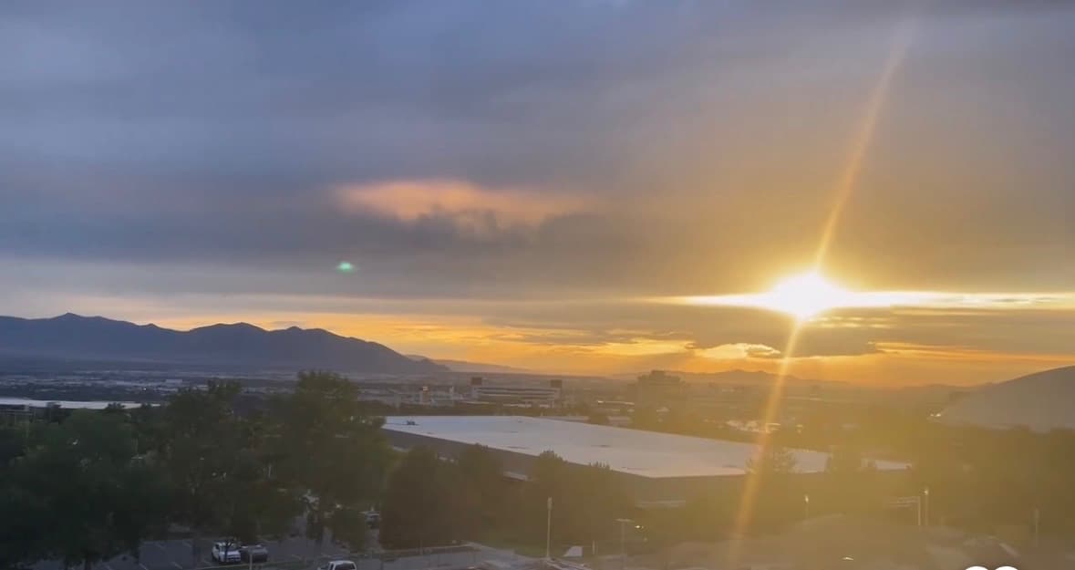 Beautiful View, Parking Included - Ivory University House