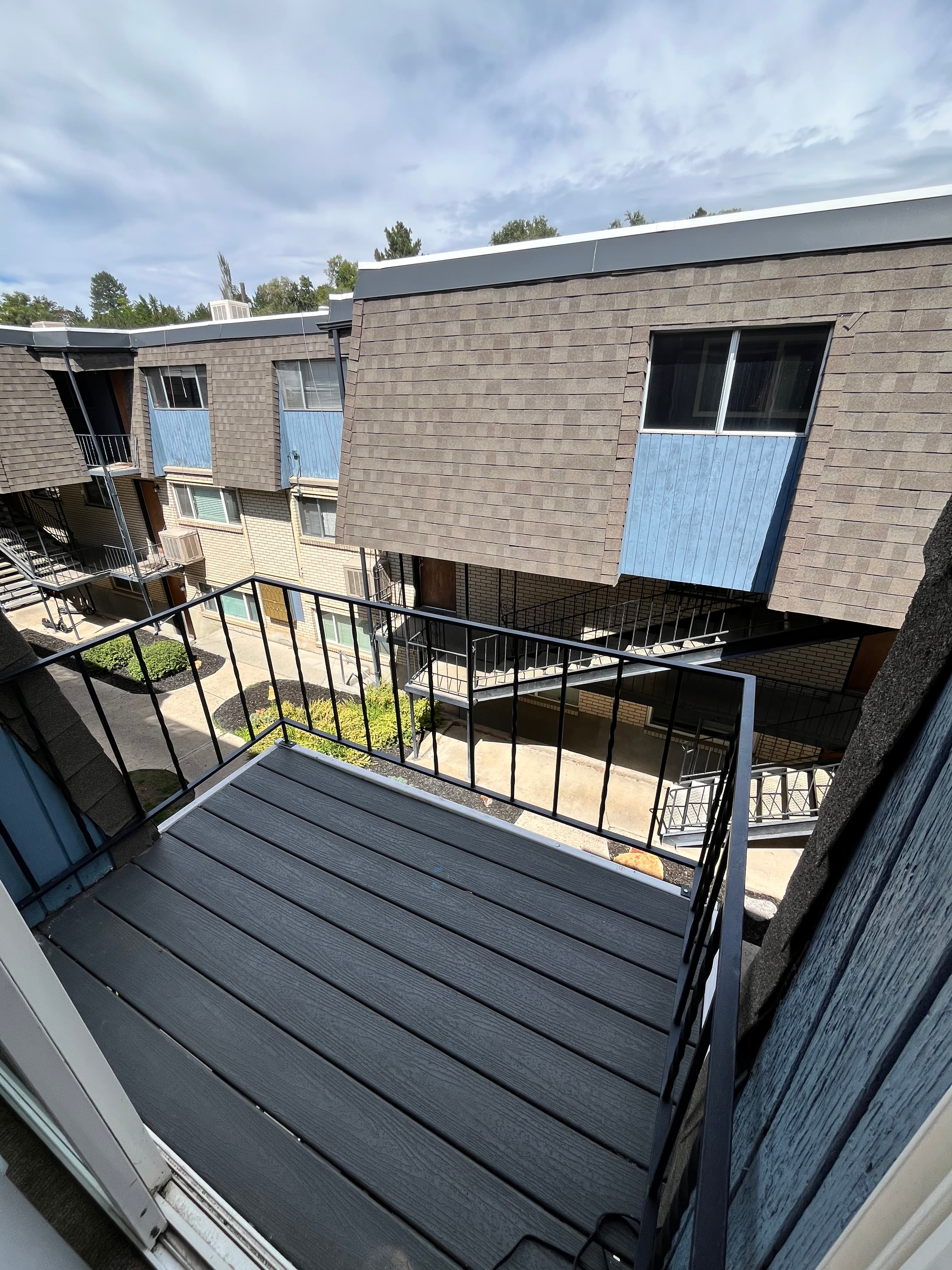 AVAILABLE IMMEDIATELY!! RIGHT ACROSS THE STREET FROM BYU CAMPUS!!