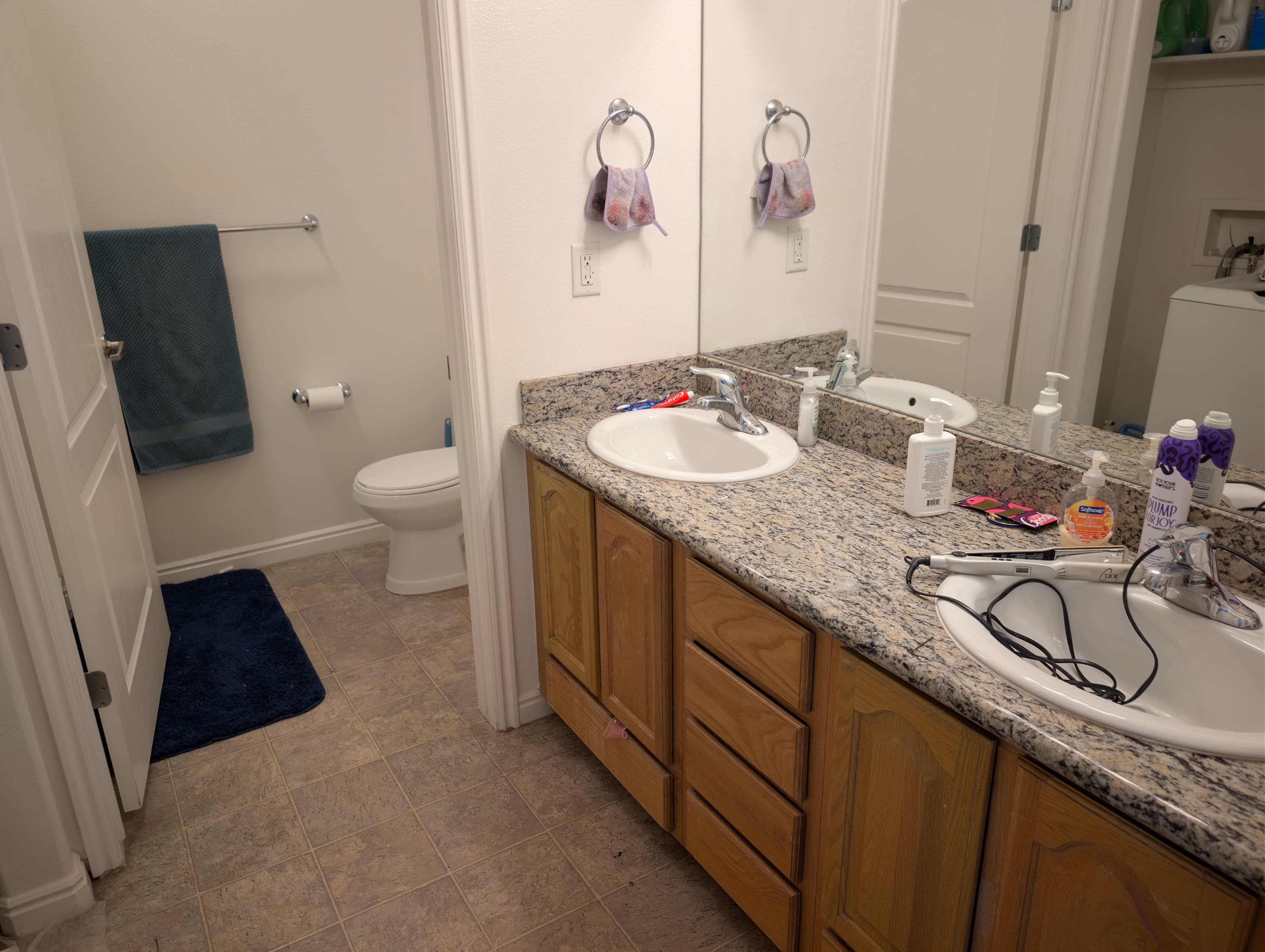 Private room near campus great roommates
