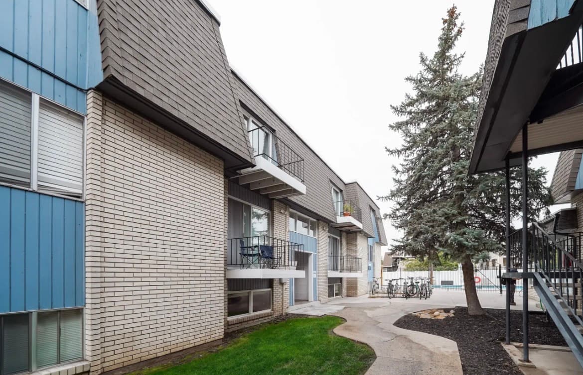 AVAILABLE IMMEDIATELY!! RIGHT ACROSS THE STREET FROM BYU CAMPUS!!