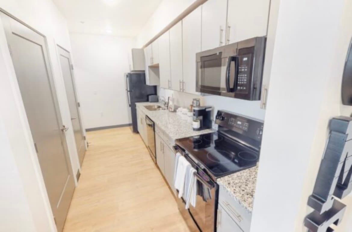 🚨 LEASE TAKEOVER AVAILABLE ASAP — The Green on Campus Drive! 🏡✨