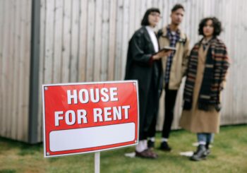 What Does ‘By the Bed’ Mean in USU Student Housing Listings? Pricing, Leases & What Students Actually Pay